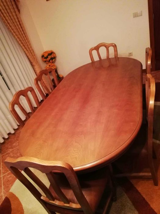 Mesa e 6 cadeiras