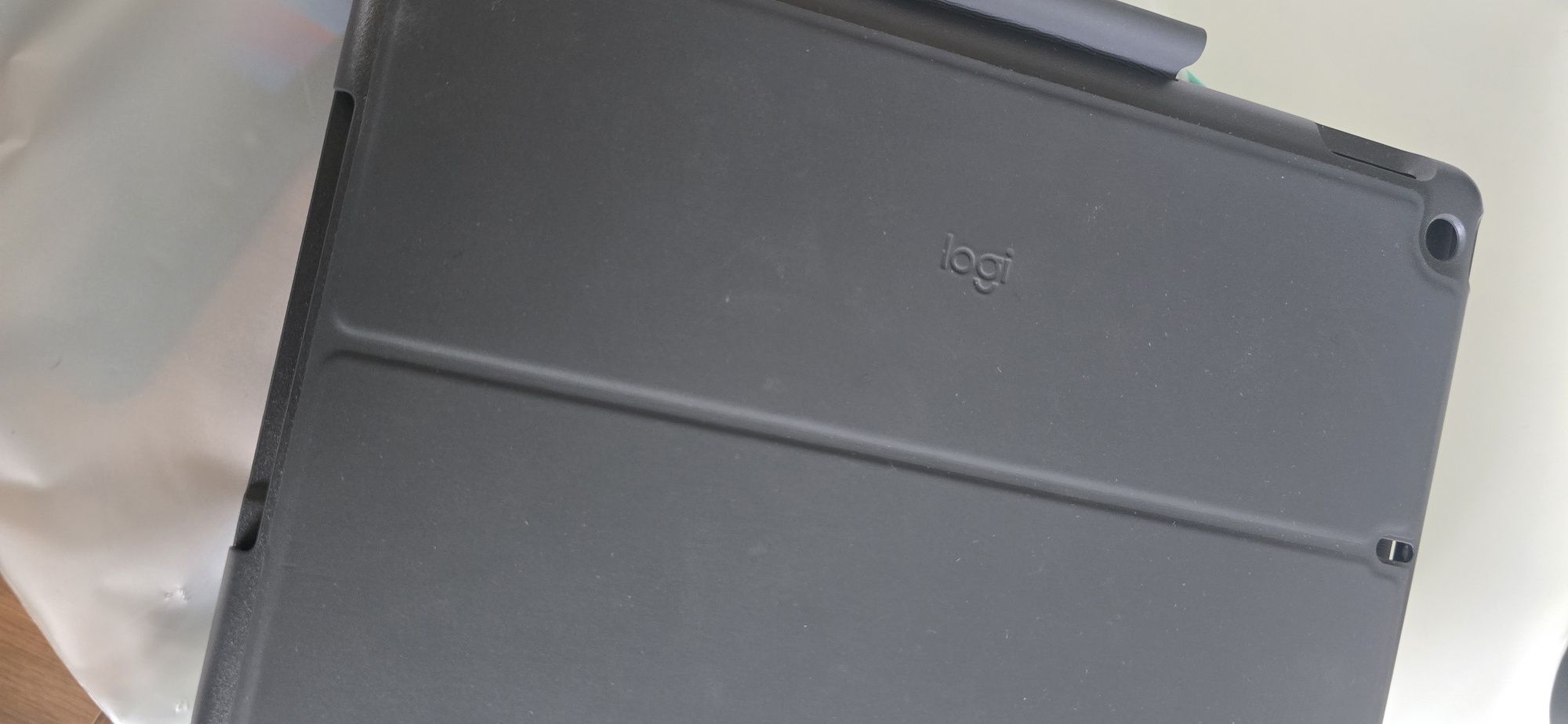 Klawiaturka Logitech SLIM FOLIO (iPad 7,8,9gen))