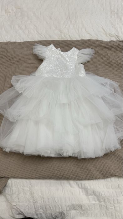 Детские платья в хорошем состоянии .