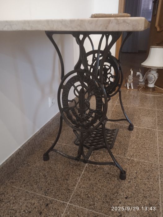 Mesa de pé de ferro máquina de costura