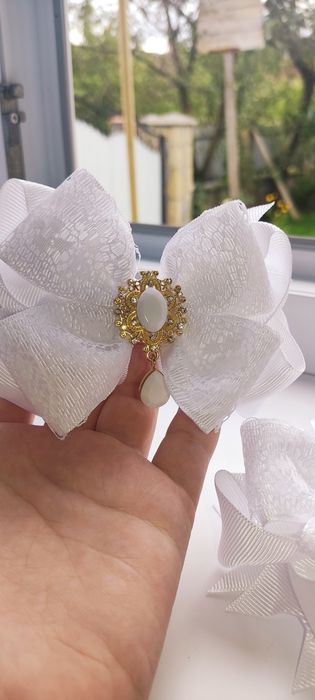 Білі бантики ручної роботи.Пишні бантики, на гумці,на заколці Шкільні