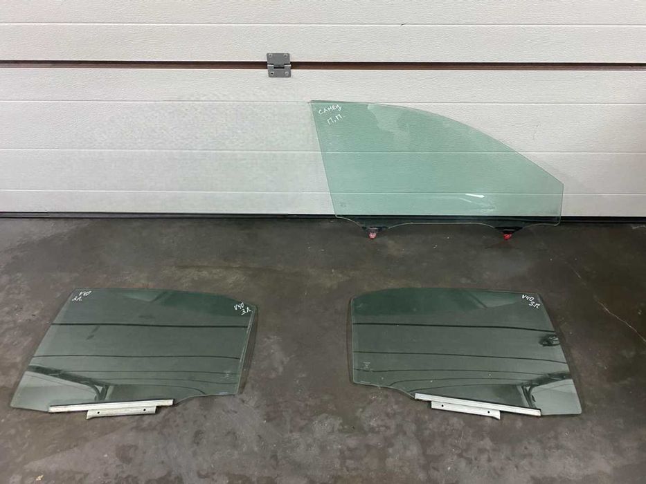 Скло стекло дверей переднє заднє Toyota Camry V40 06-11р.