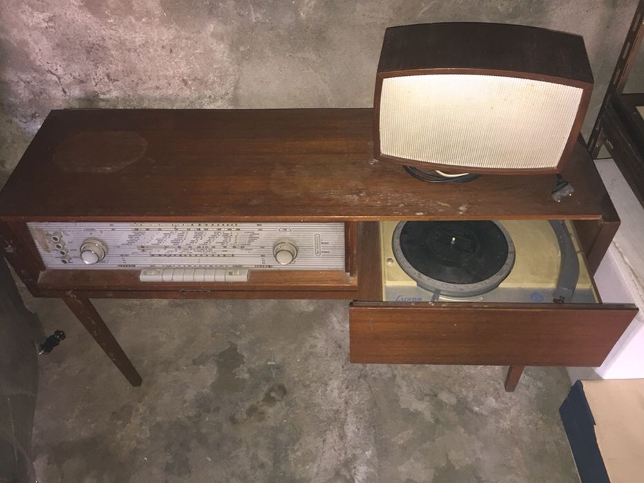 Rádio vintage em otimo estado