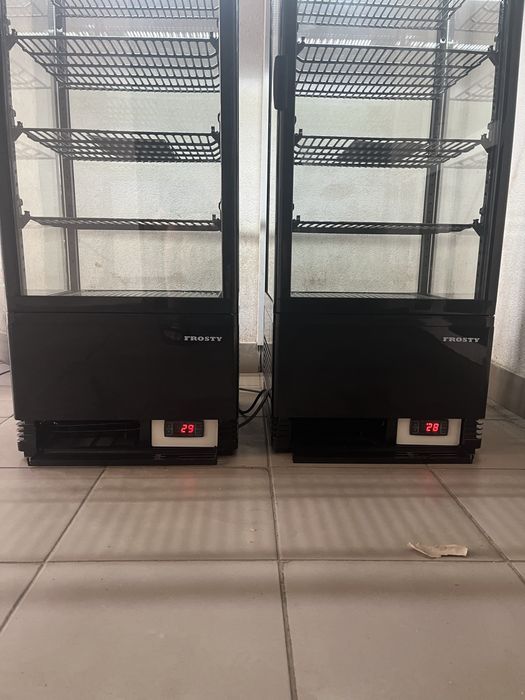 Холодильна Вітрина Обʼєм 98 літрів Frosty Італія