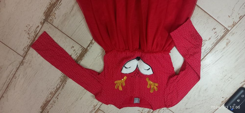 Czerwona sukienka świąteczna 128/134 bdb