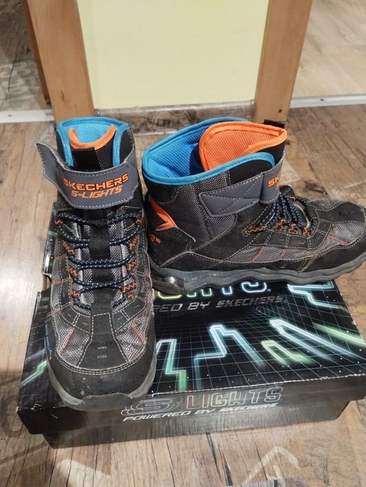 Дитячі демісезонні (зимові) черевики Skechers  в гарному стані