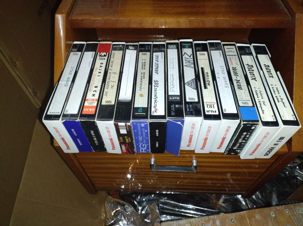 PRL Nagrane kasety VHS - 14 szt.