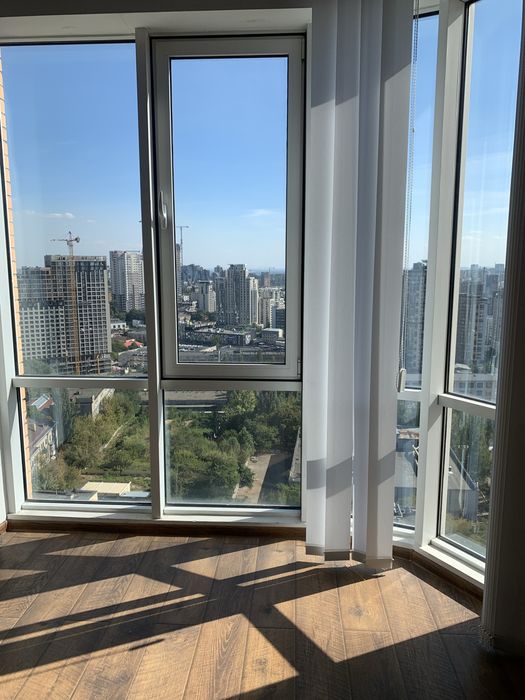 Метро Олімпійська-7 хв/Діловий центр Києва /Коновальця/ Предслвинська