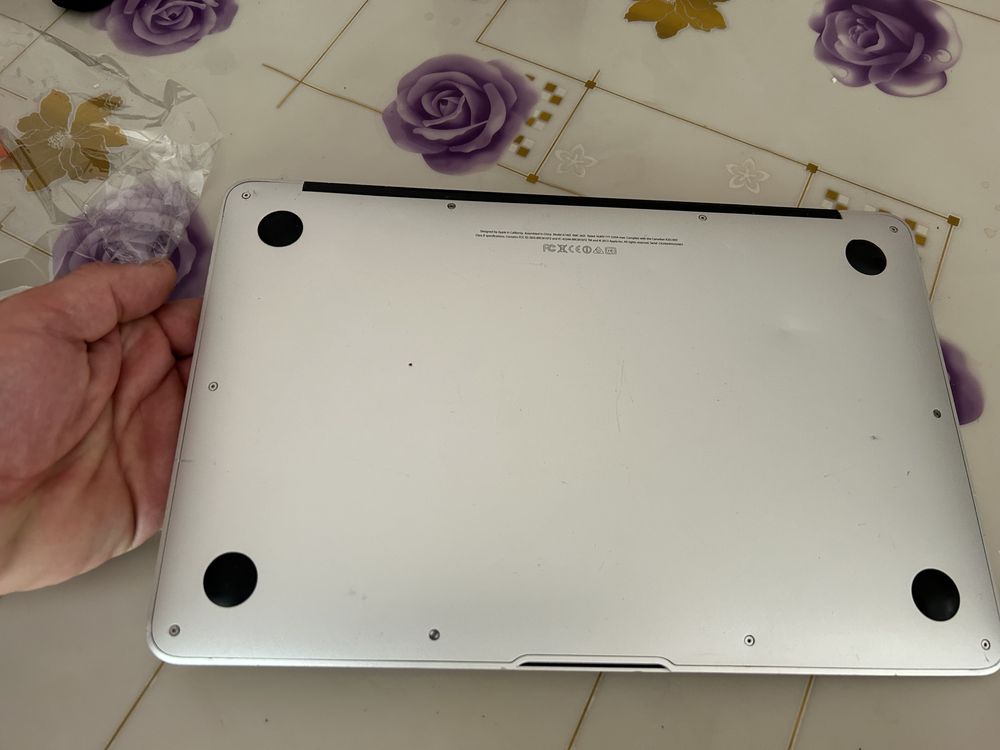 Продам MacBook Air 11 2014.