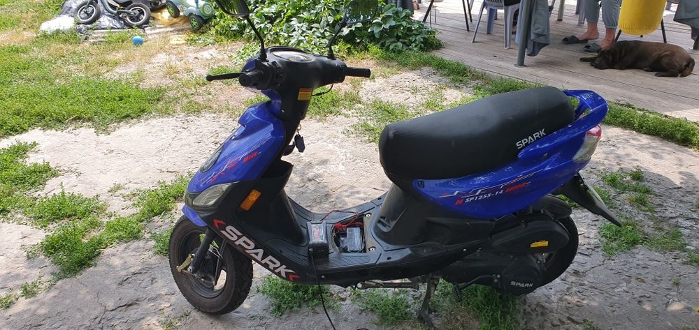 Продам скутер SPARK 125куб торг