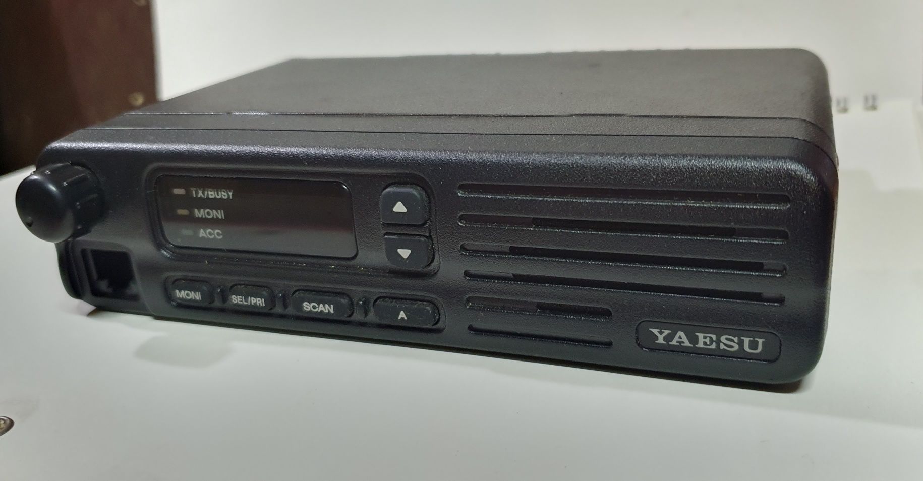 Радиостанция Yaesu (Vertex Standard) VX-2000U