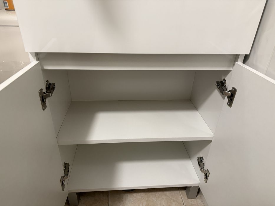 Móvel de WC com Muita Arrumação