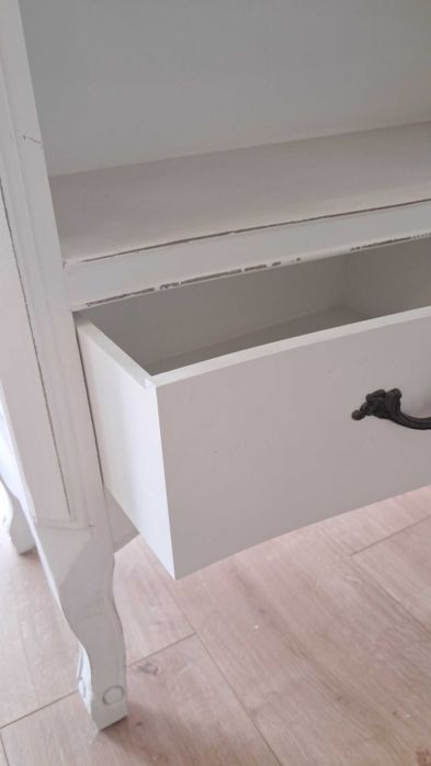 Estante de madeira lacada a branco com 2 gavetas 84c×30f×1.80a