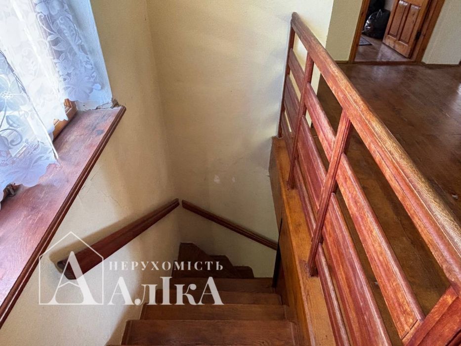 Продам 2-поверховий будинок в хорошій локації