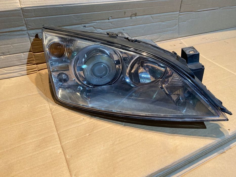 LAMPA PRAWA FORD MONDEO MK3 XENON 1S7113005 ORYG