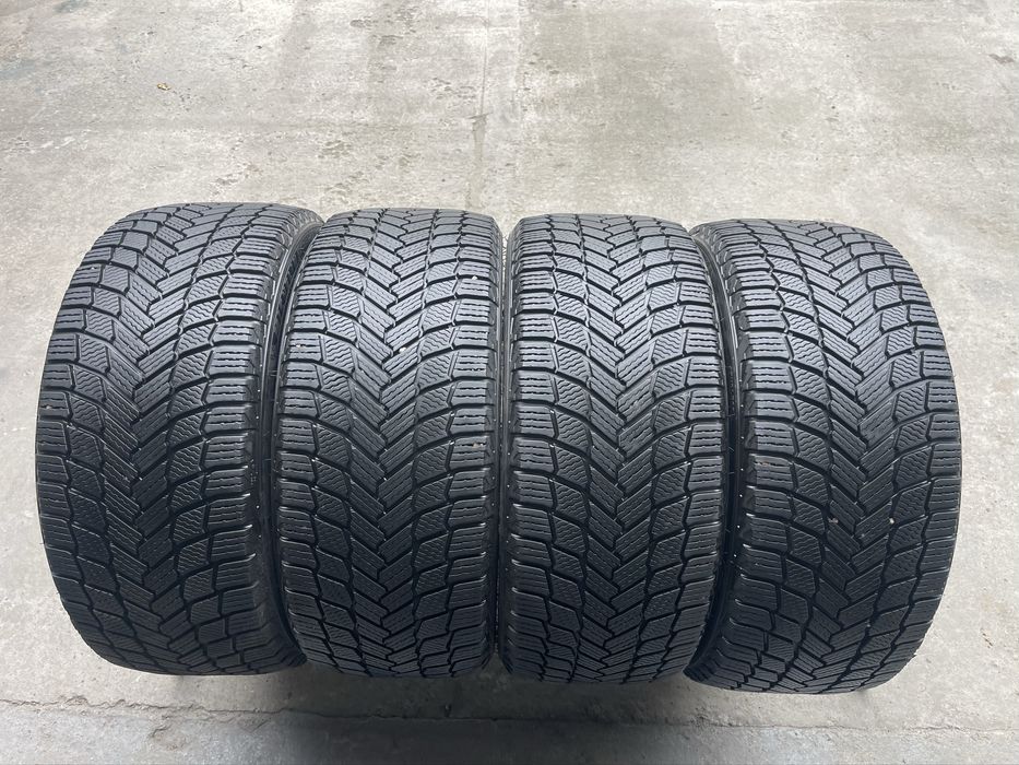 Шини зимові R19 235 40 Michelin X Ice Склад Осокорки RLX