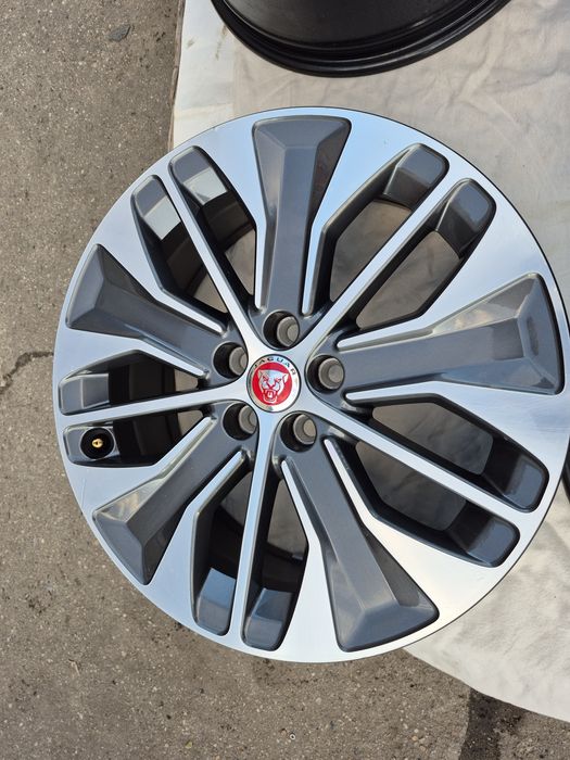 Felgi Jaguar 5x108 7.5j r19 ET45 M9D3-1007BA