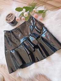 Czarna spódniczka mini lakierowana asymetryczna Falbanka H&M hit 36 S