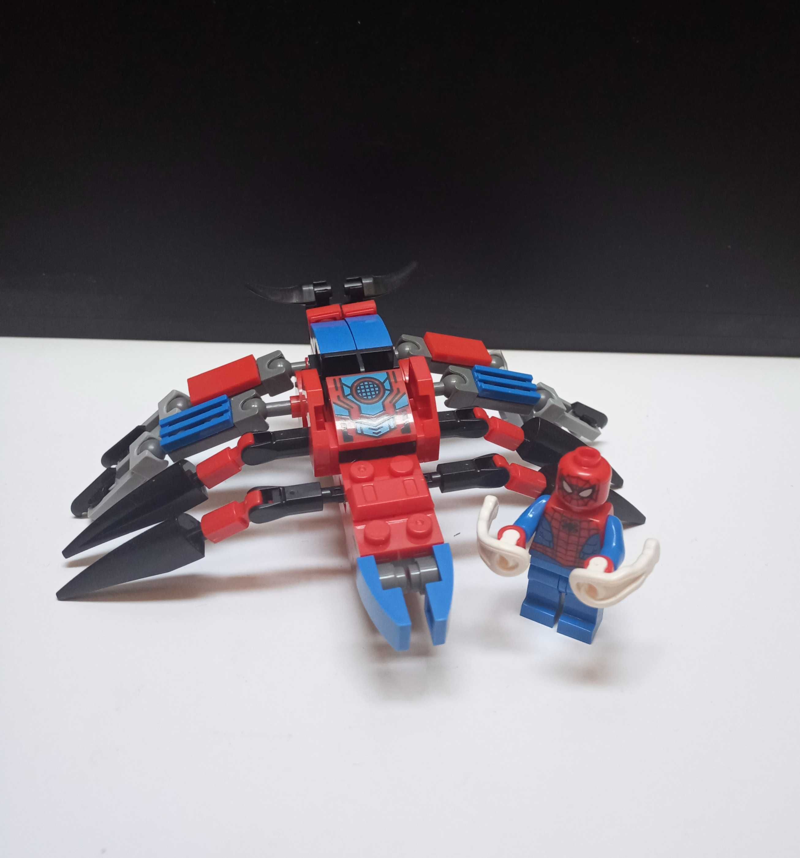 Mini Figura Homem Aranha e veículo Aranha