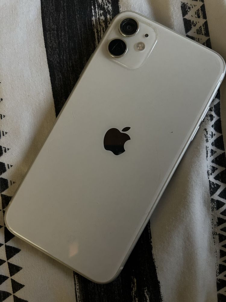 iPhone 11 - usado