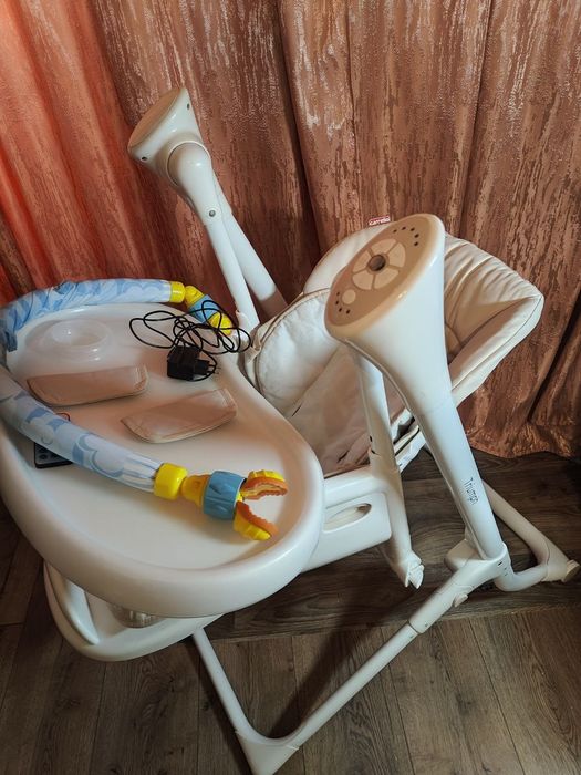 Стільчик-гойдалка "CARRELLO Triumph"/Пеленатор chicco