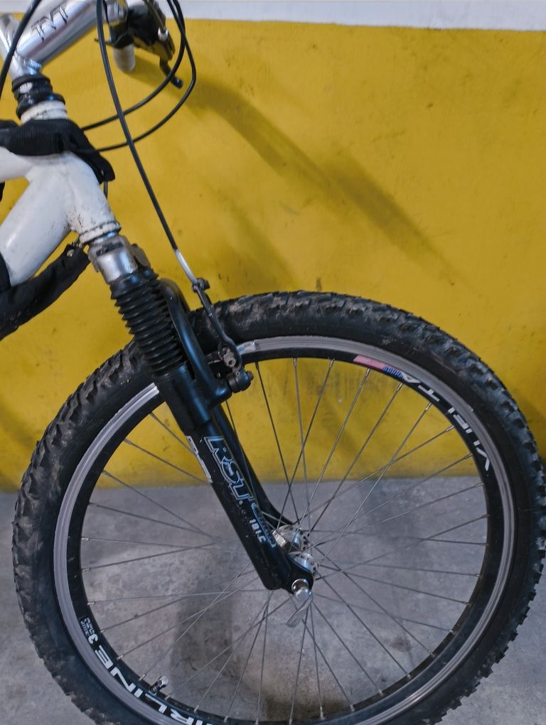 Vendo bicicleta roda 26 em bom estado