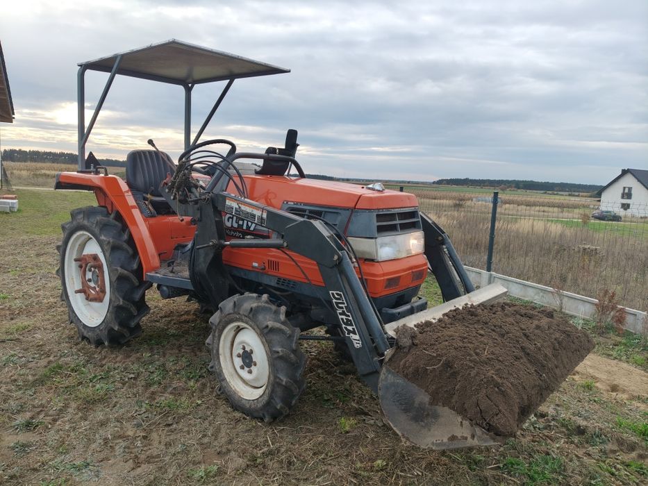 Traktorek ogrodniczy Kubota GL-19 GRANDEL z turem tur z daszkiem 4x4