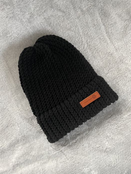 Czarna czapka z wełną Merino handmade