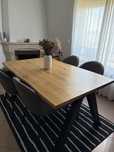 Mesa de jantar 6 lugares + 4 cadeiras (450€) jysk