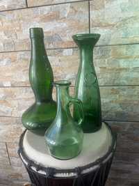 Stare zielone szklo butelkowe