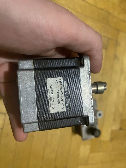 Кроковий двигун 23km c051 07v