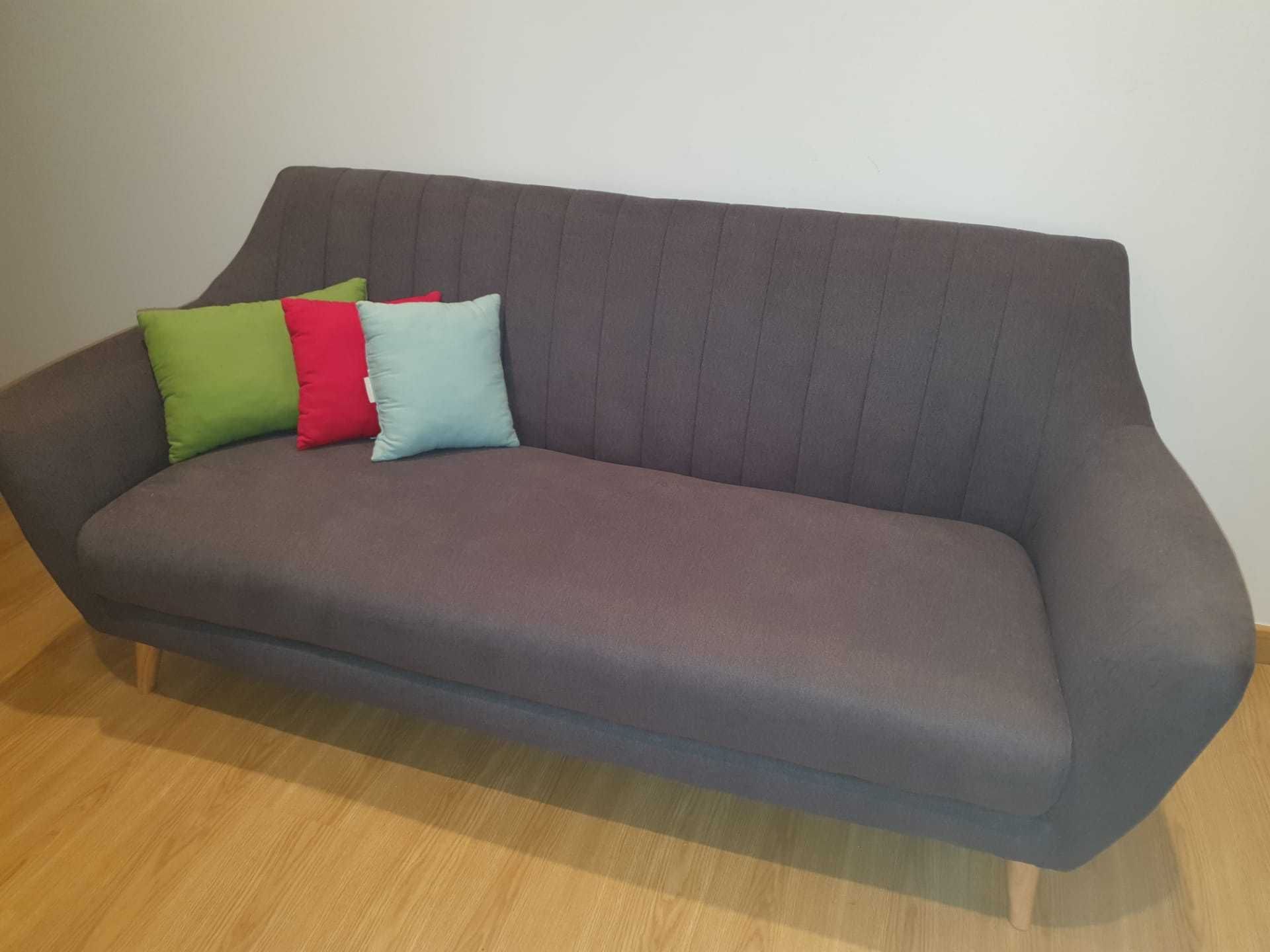 Sofa, poltronas e mesa de apoio (Troca)