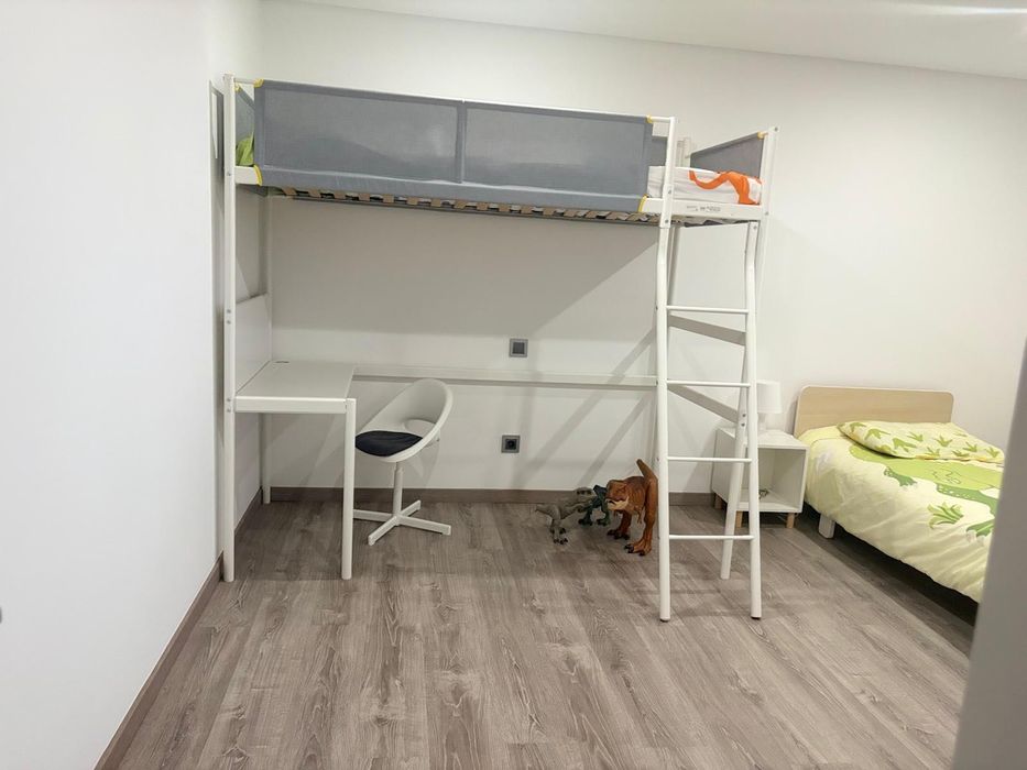 Cama Alta com Secretária