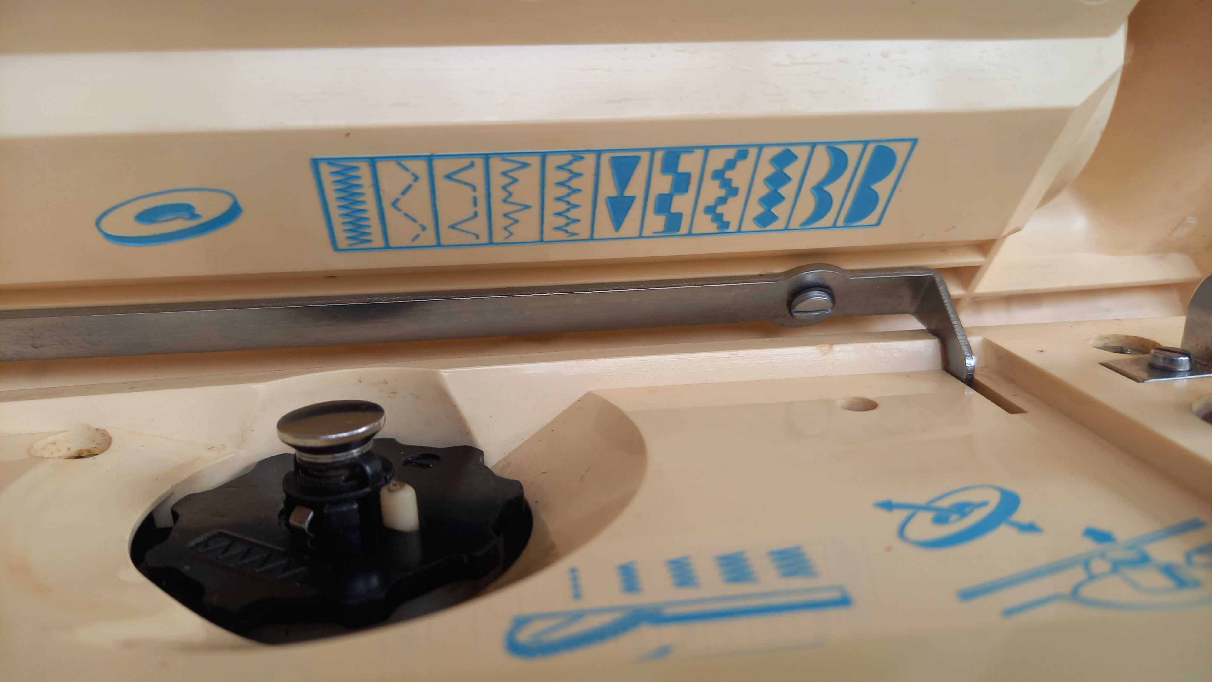 Maquina de costura eletrica Singer Facilita 288 com movel de 3 portas