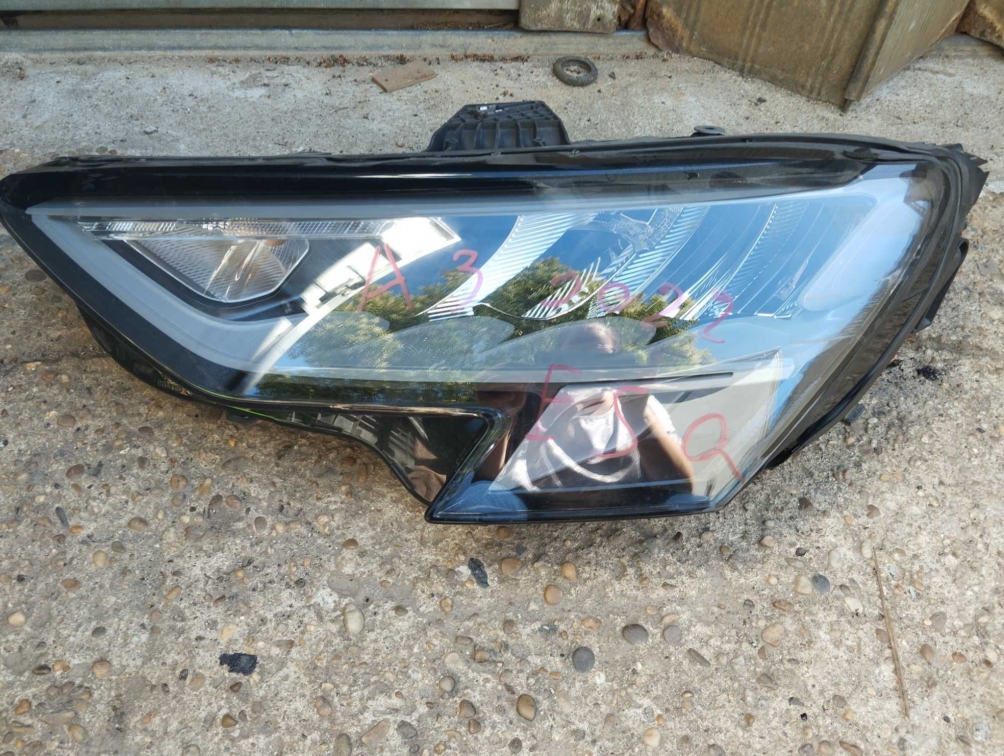 Farol Audi A3 21/22