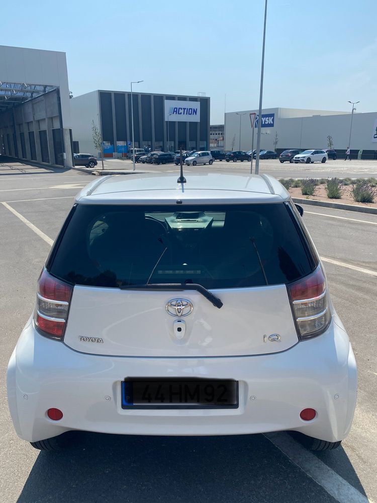 Toyota iQ 1.0 VVT-i 2P - 4 Lugares / Negociável