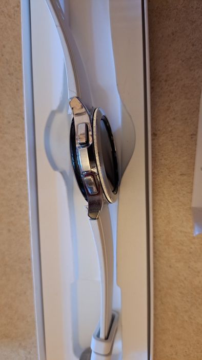 Смарт-часы Samsung Galaxy Watch4 Classic