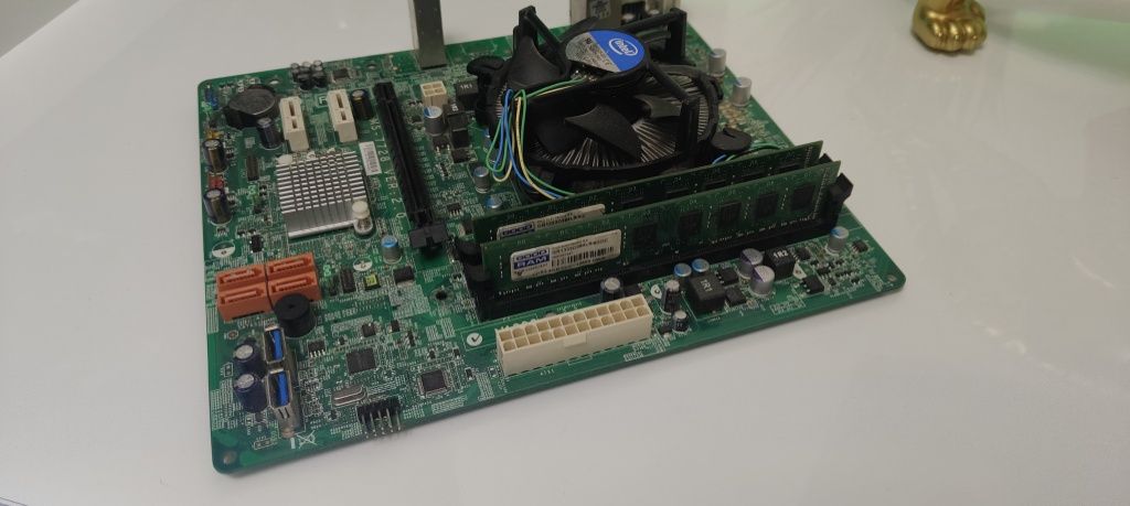 MSI 7728 + i5 2500k + 8Gb Ram Zestaw