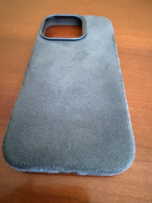 Vendo Capa Azul em tecido Alcântara para iPhone 16 Pro