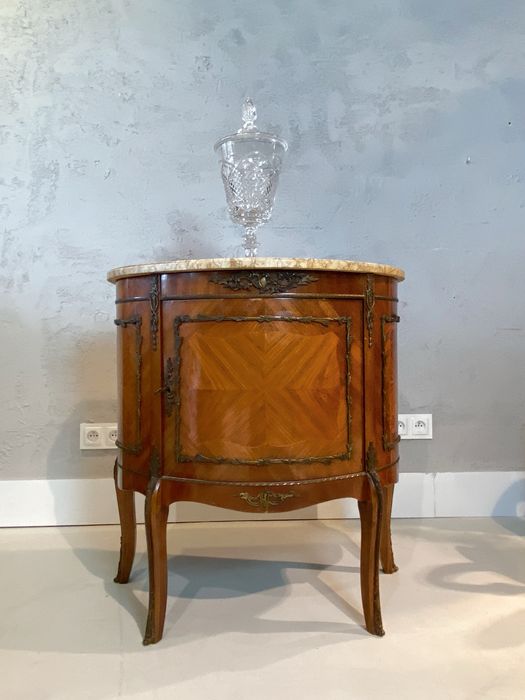 Francuska Komoda w stylu Louis XV fornir marmur