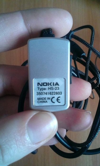 Оригінальні навушники від Nokia та Motorola