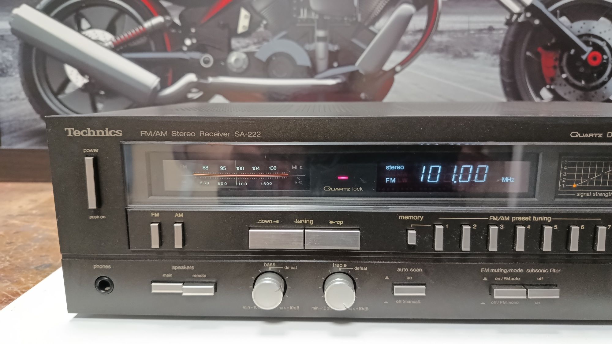 Amplituner vintage Technics model SA-222
