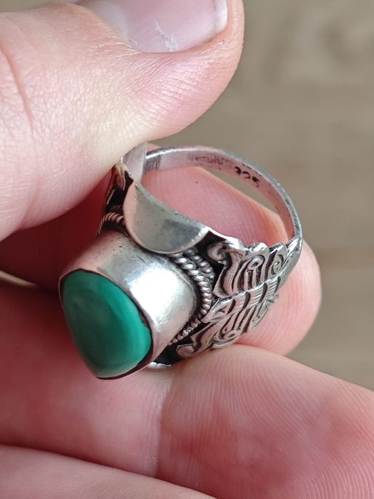 Срібна каблучка з малахітом