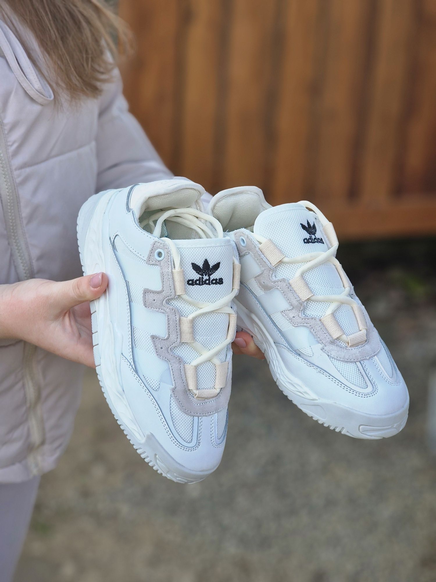 Жіночі кросівки Adidas Niteball