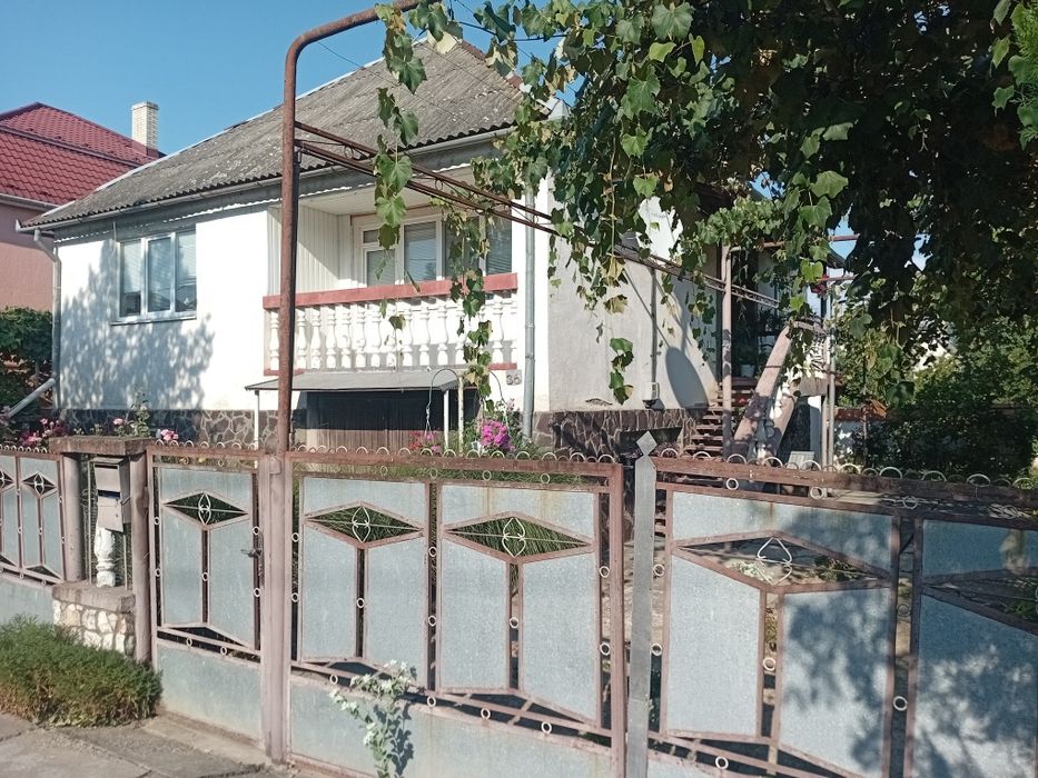 Будинок в тихому районі міста Берегове, зручна локація