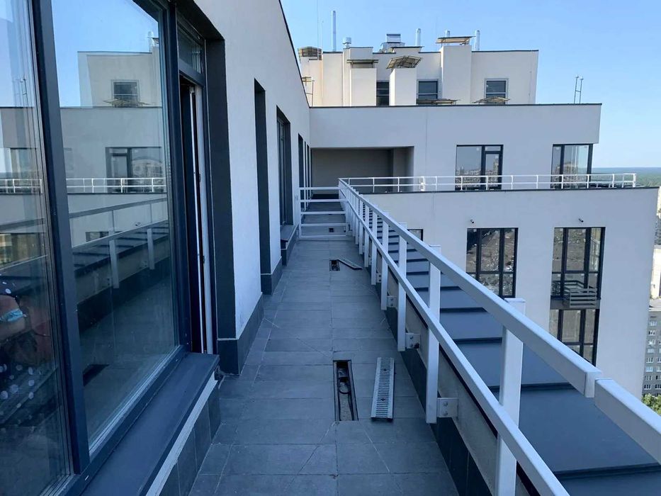 Продам  дворiняну 3-кімнатну квартиру  ЖК "Варшавський Плюс"