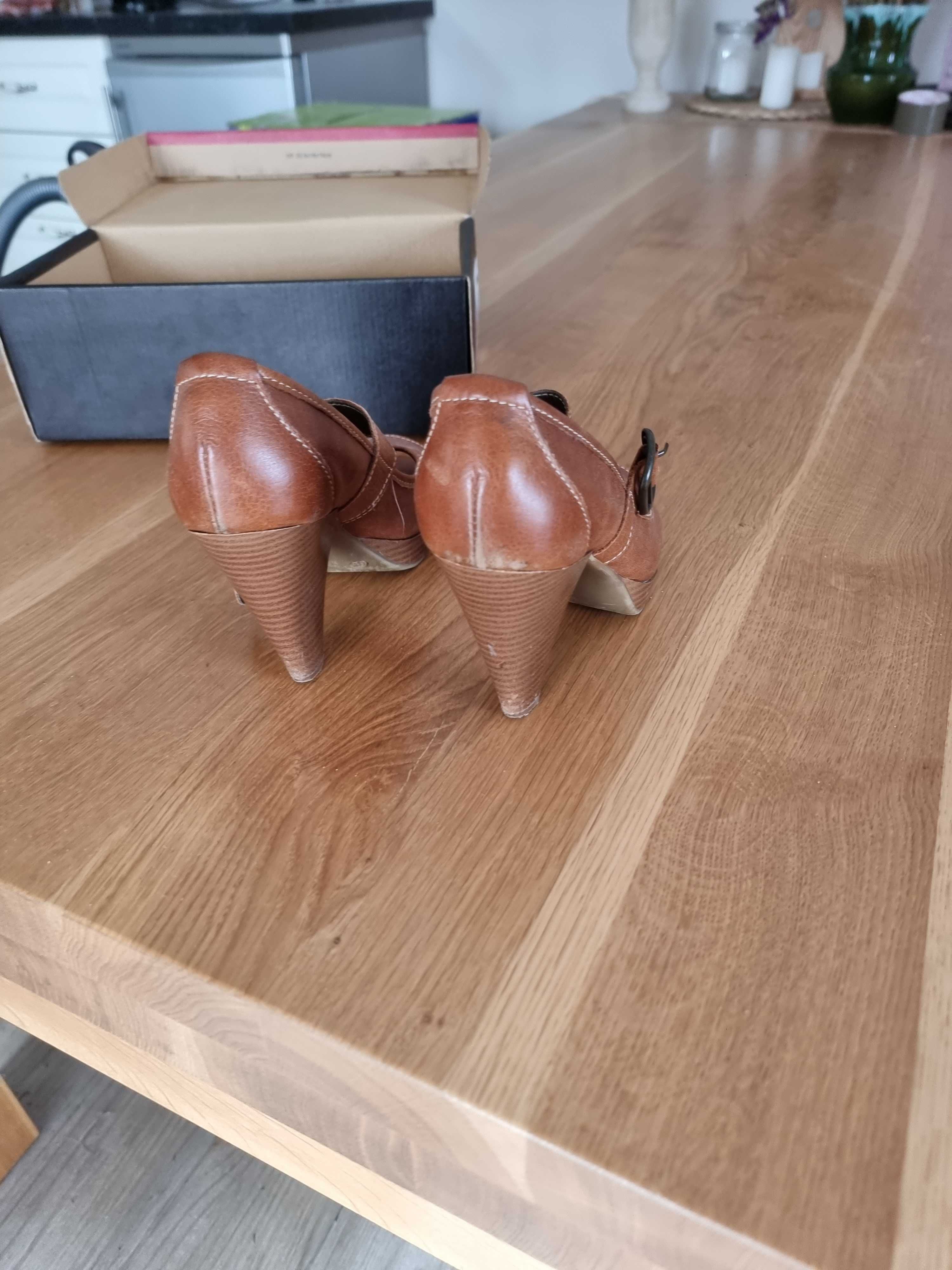 Czółenka na obcasie Tango 38