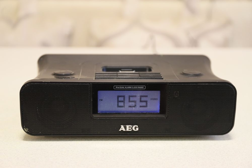 AEG   SRC 4321   Clock   FM radio