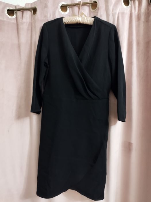 Sukienka czarna elegancka Mohito 40