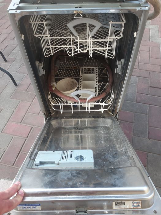 Посудомоная машина Hotpoint Ariston,,состояние-рабочее,документы